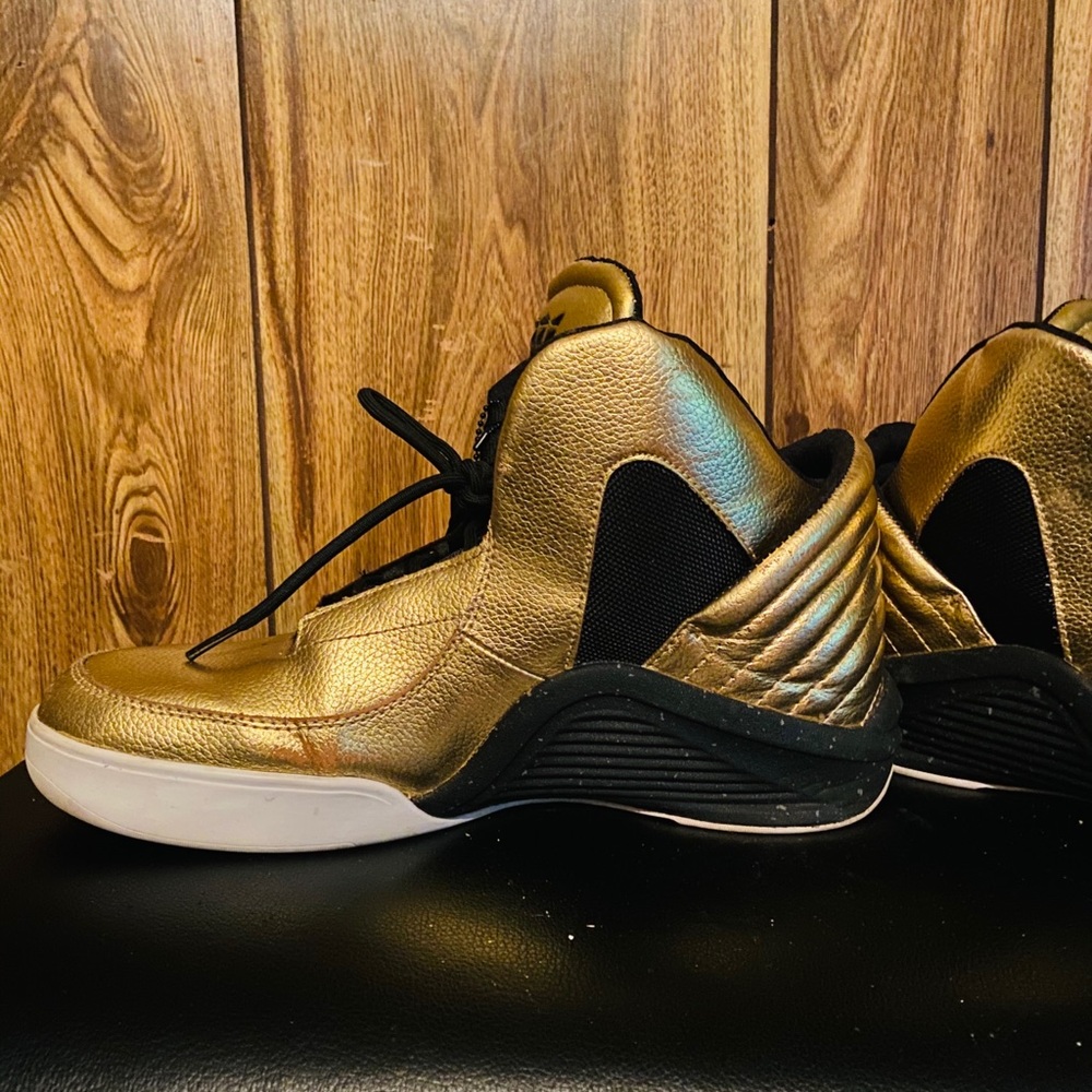 Sneaker - Picture 2 of 4